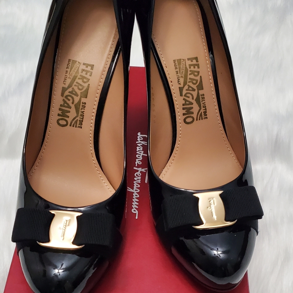 PIMPA HIGH HEELS SHOE. SIZE 10 1/2 WITH BOX Incd